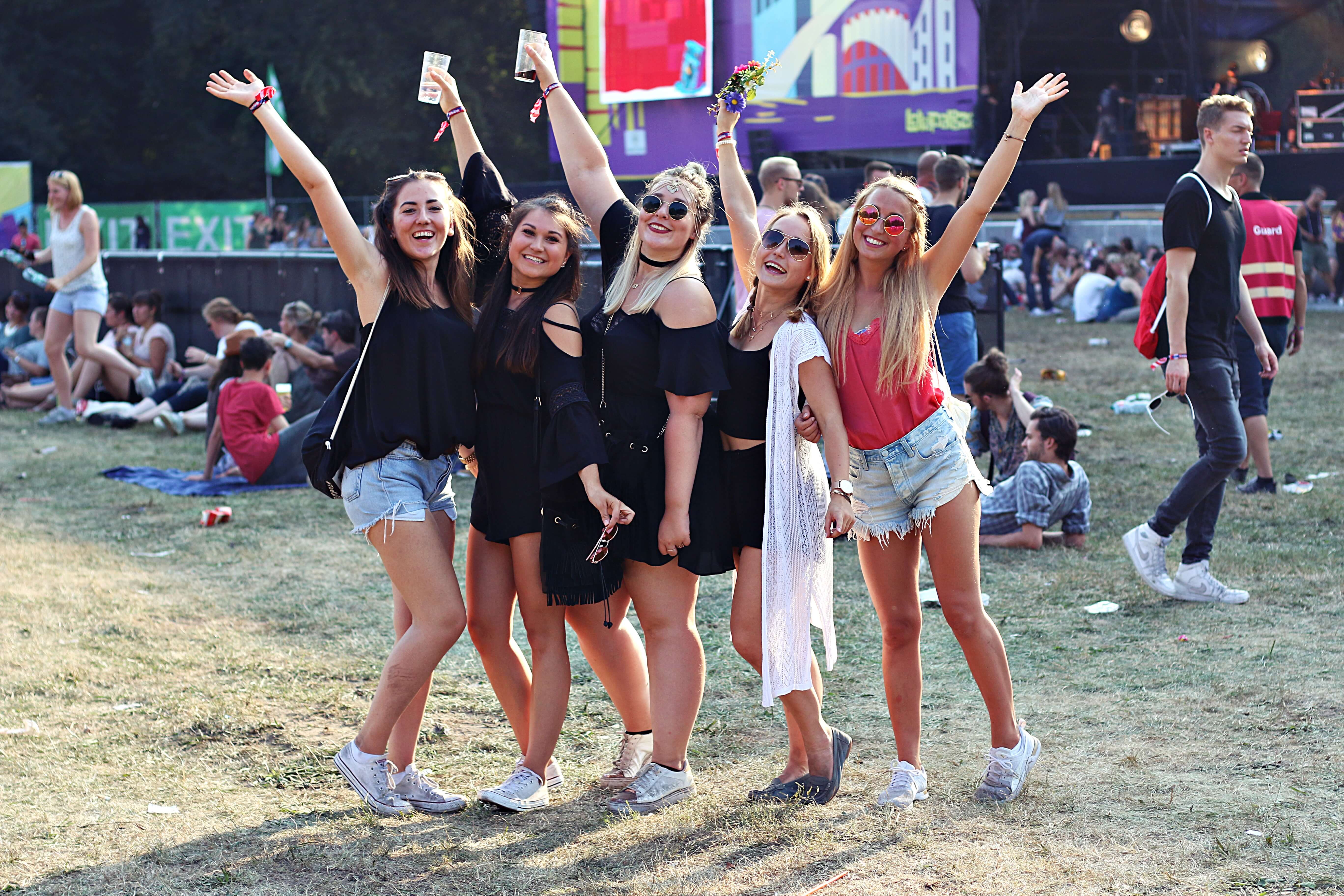 Lollapalooza Berlin Festival Girls Girl Outfit Do And Live